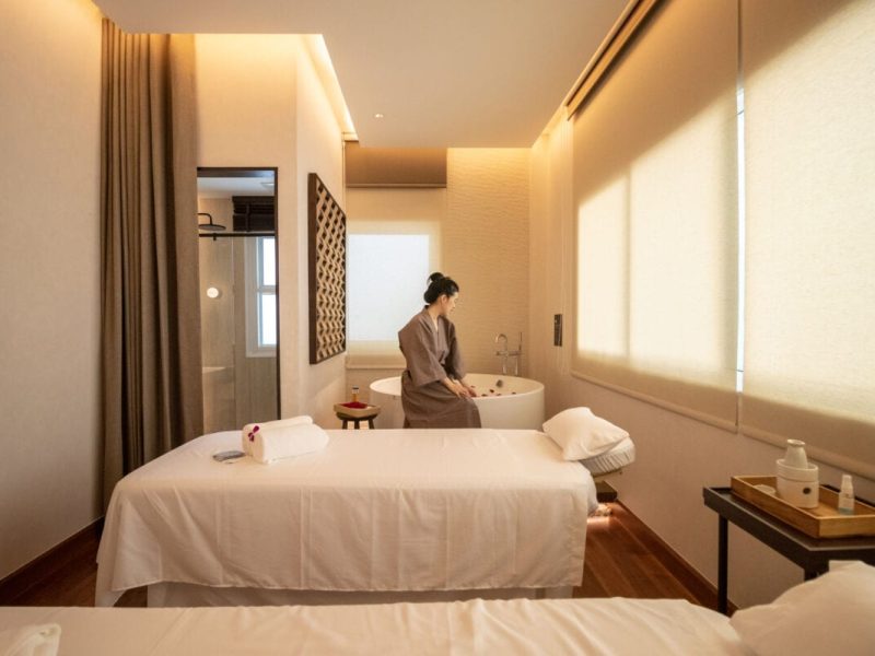 makkha spa sukhumbit 24 bangkok room with bathtub