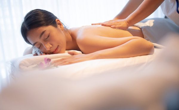 Customer Feel Relax at Makkha Spa by professional Therapist